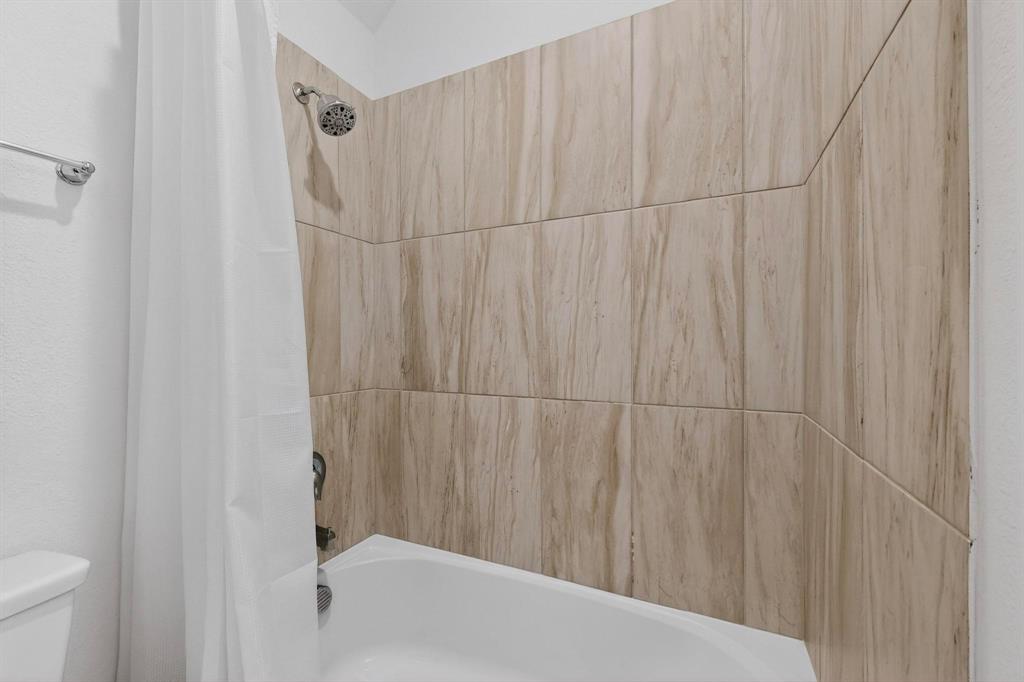 16716 Freshwater Drive Property Photo 29