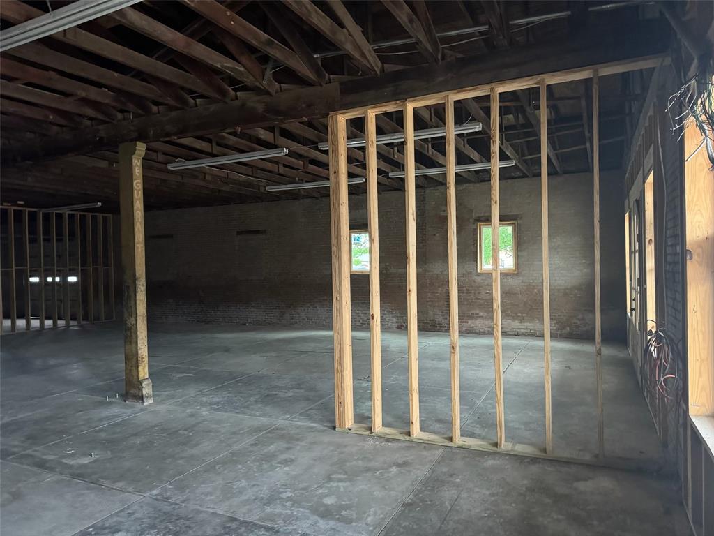 201 N Main Street Property Photo 15