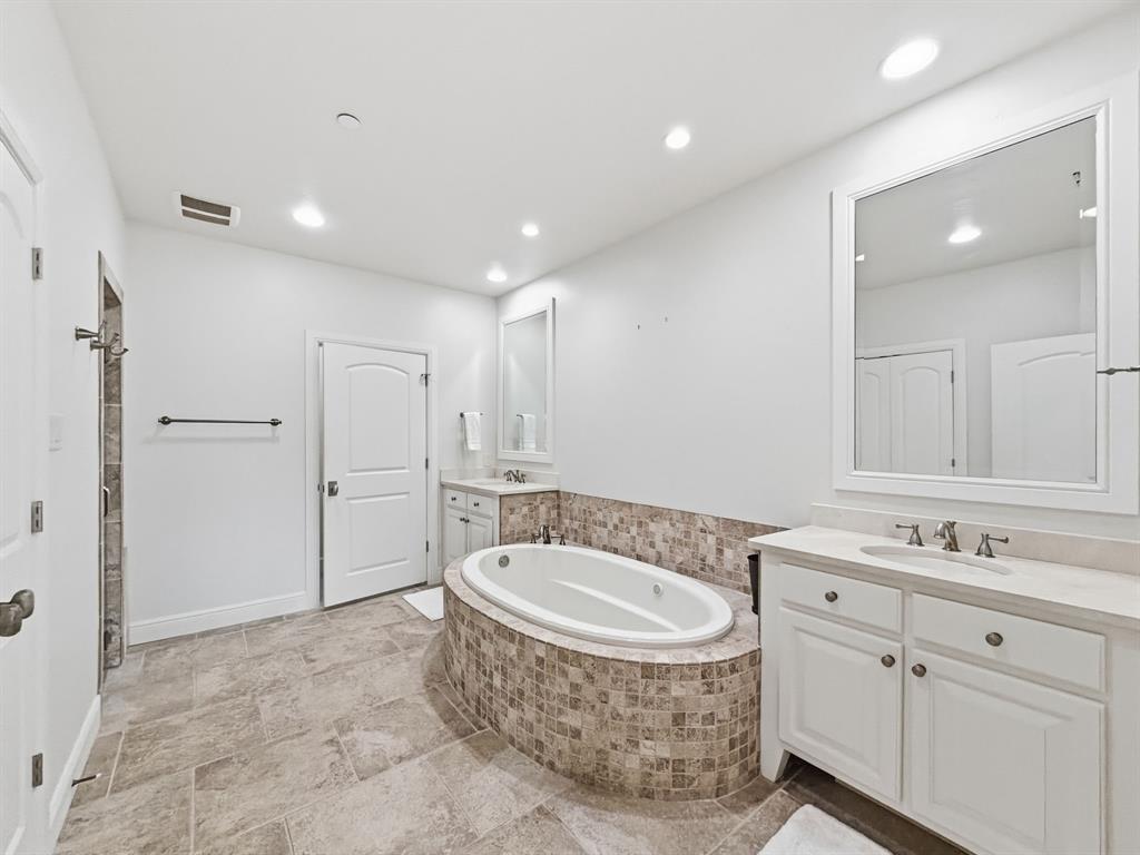 2033 Harbor Way 104 Property Photo 16