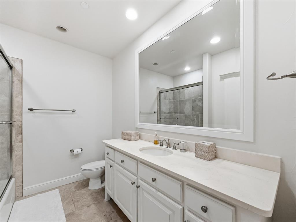 2033 Harbor Way 104 Property Photo 21