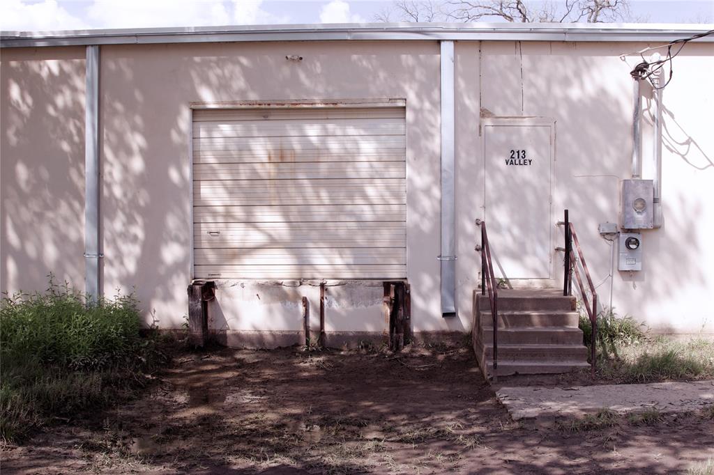213 Valley Lane Property Photo 18