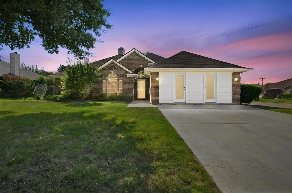 1121 Sw Hillside Drive Property Photo 1