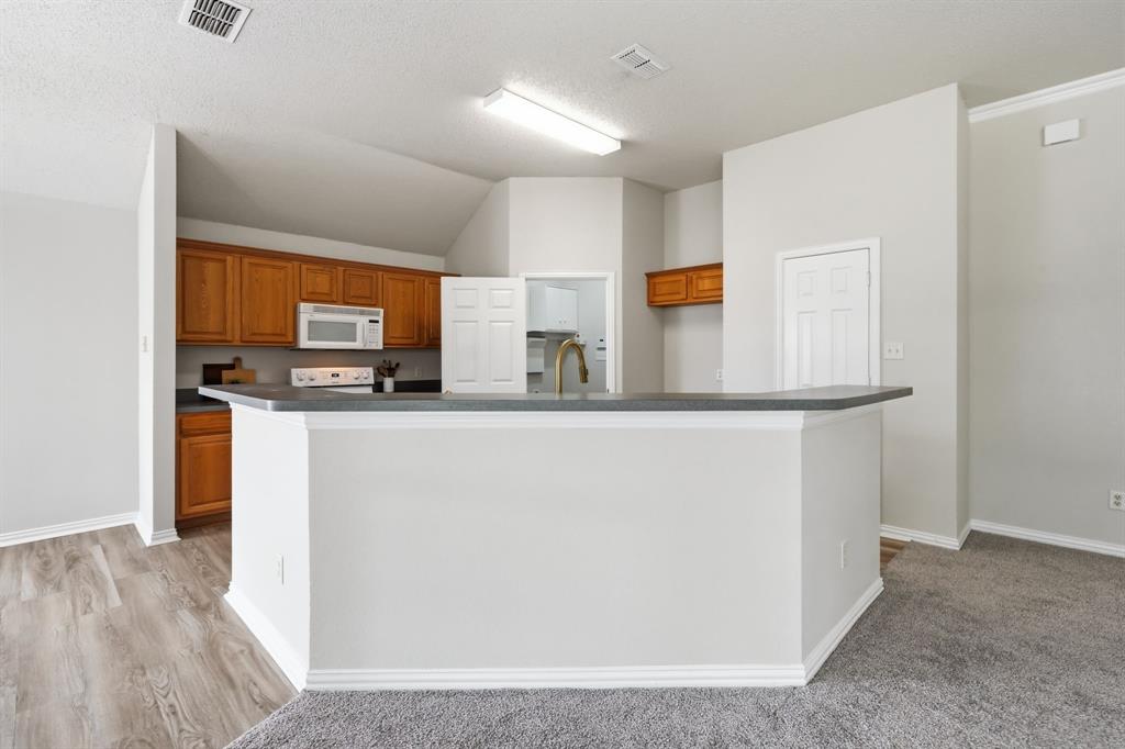 1121 Sw Hillside Drive Property Photo 10