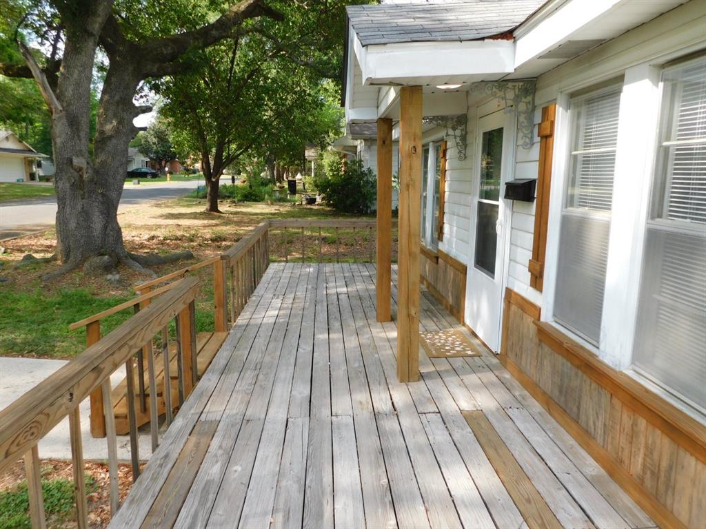 105 Nw 2nd Property Photo 3