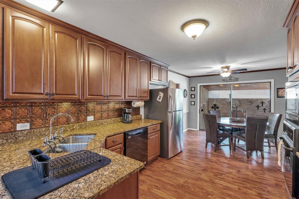 112 Two Feather Property Photo 23