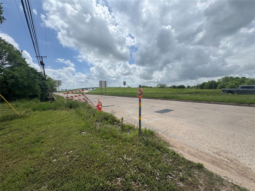 1300 S Loop Drive Property Photo 2