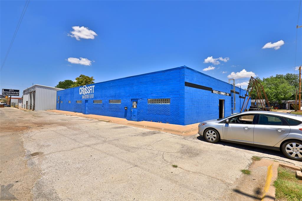 1701 N Treadaway Boulevard Property Photo 1