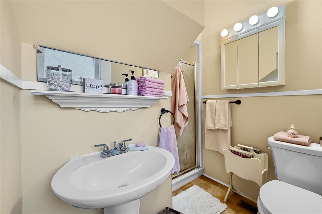706 N Woods Street Property Photo 17
