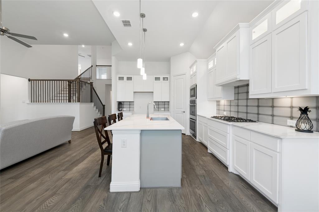 8227 Vitex Avenue Property Photo 4