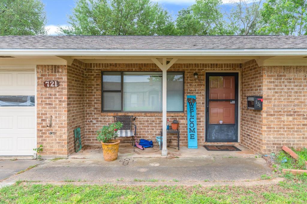721 Water Crest Circle Property Photo 2