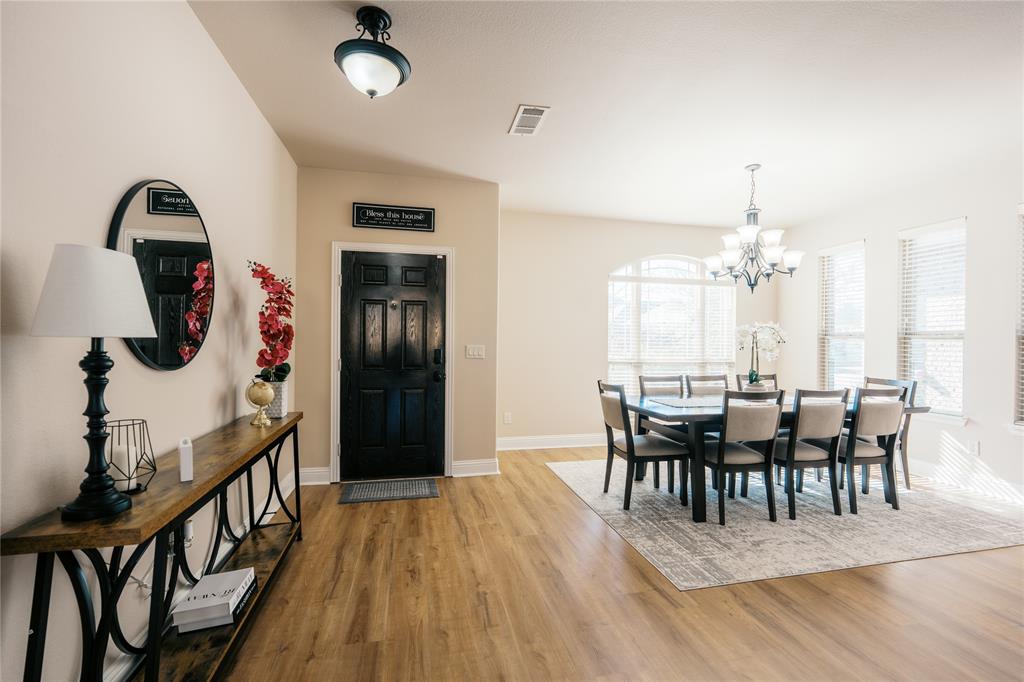 728 Chatsworth Drive Property Photo 2