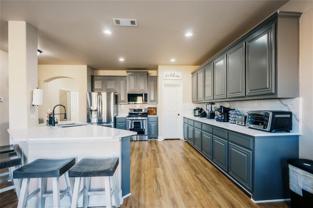 728 Chatsworth Drive Property Photo 8