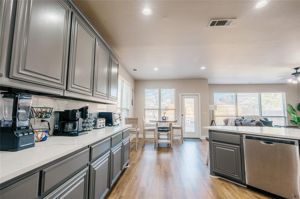 728 Chatsworth Drive Property Photo 10