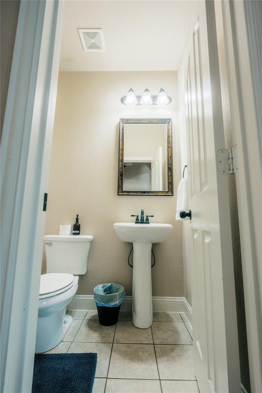 728 Chatsworth Drive Property Photo 17