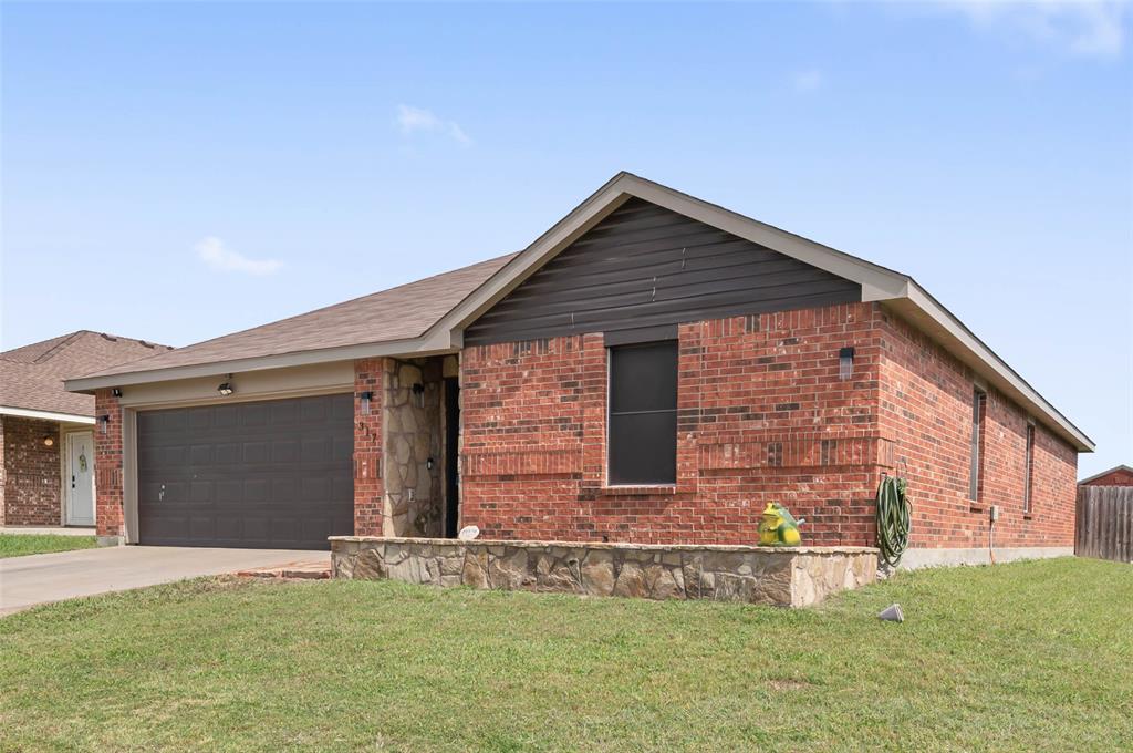317 Quail Crossing Drive Property Photo 2