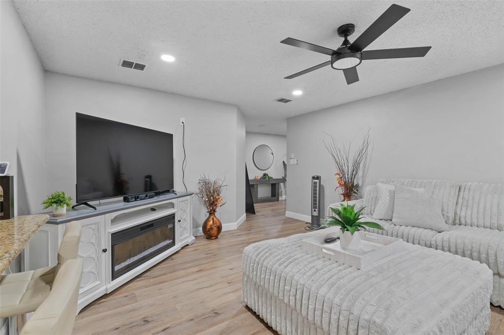 317 Quail Crossing Drive Property Photo 5