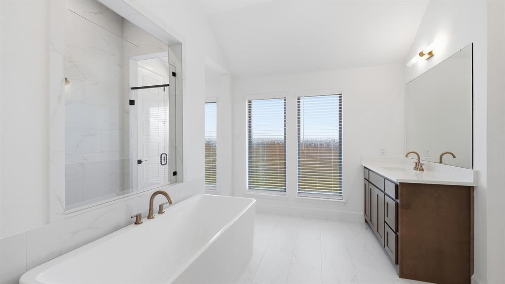 1008 Clearwater Drive Property Photo 14