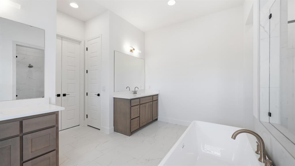 1008 Clearwater Drive Property Photo 15