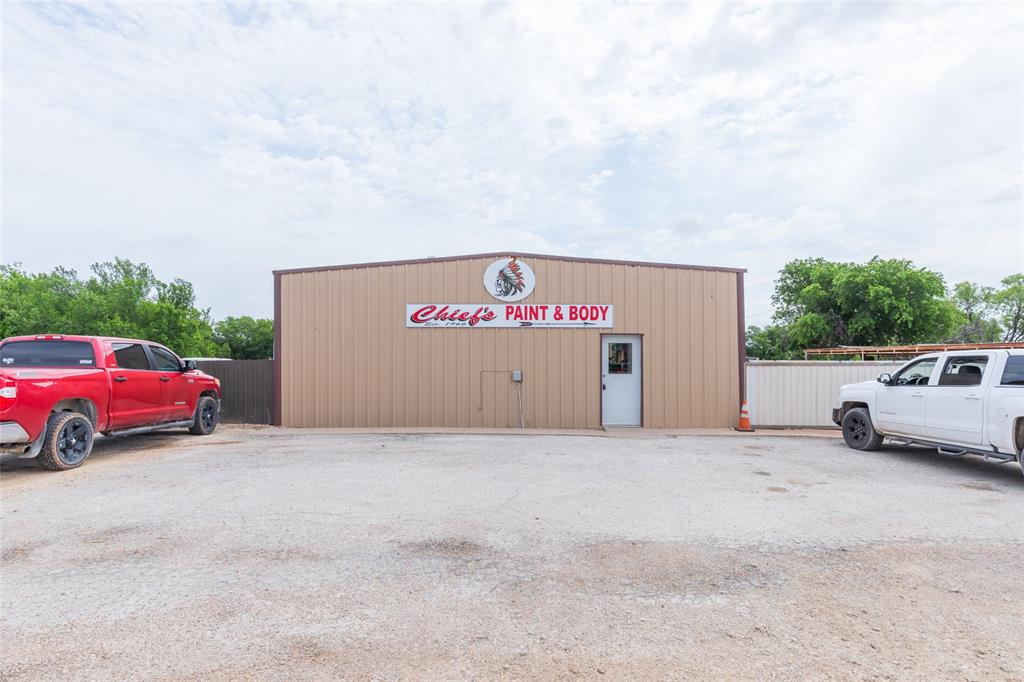 1007 S Avenue Property Photo 2