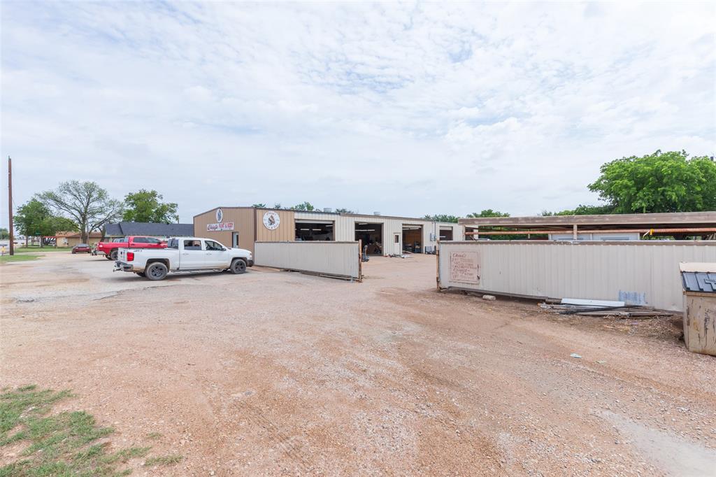 1007 S Avenue Property Photo 3