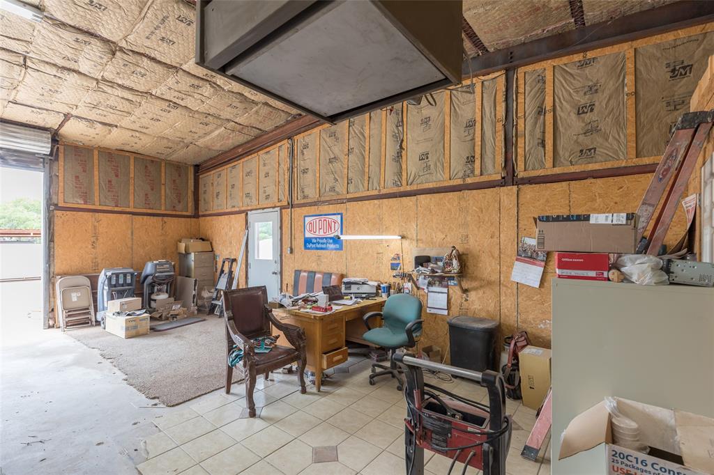 1007 S Avenue Property Photo 5