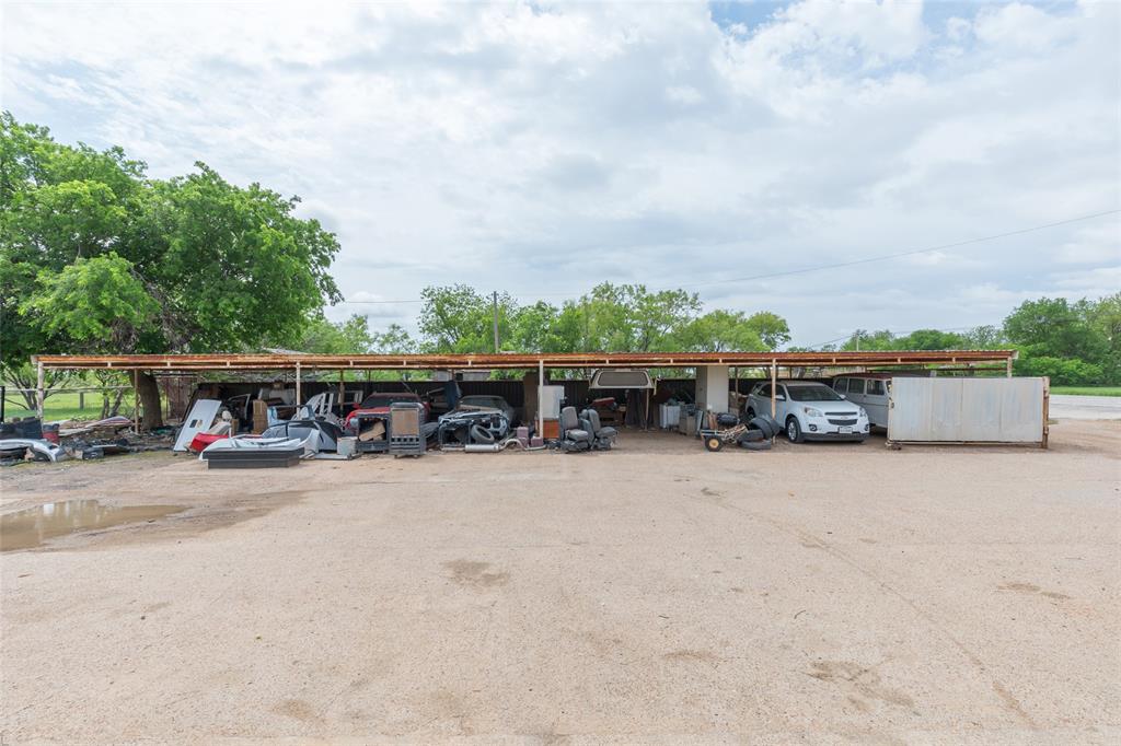 1007 S Avenue Property Photo 8