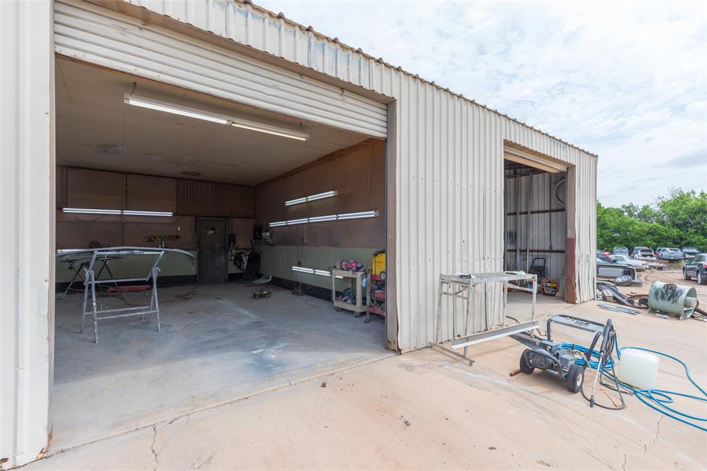 1007 S Avenue Property Photo 11