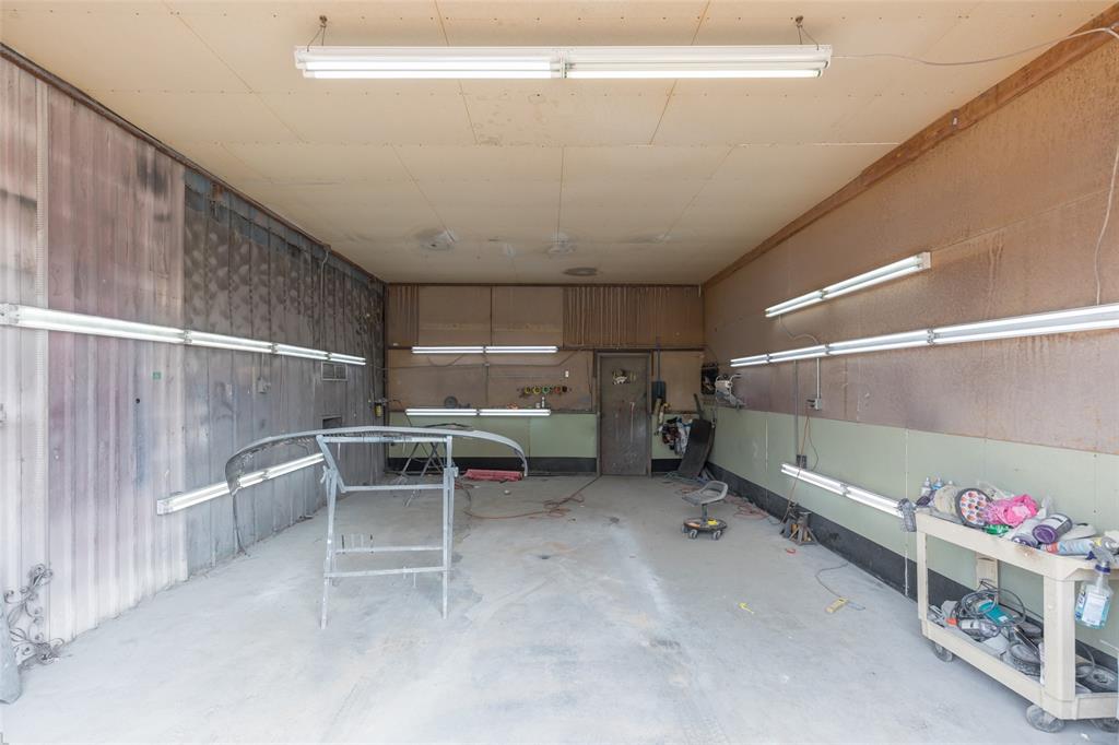 1007 S Avenue Property Photo 12