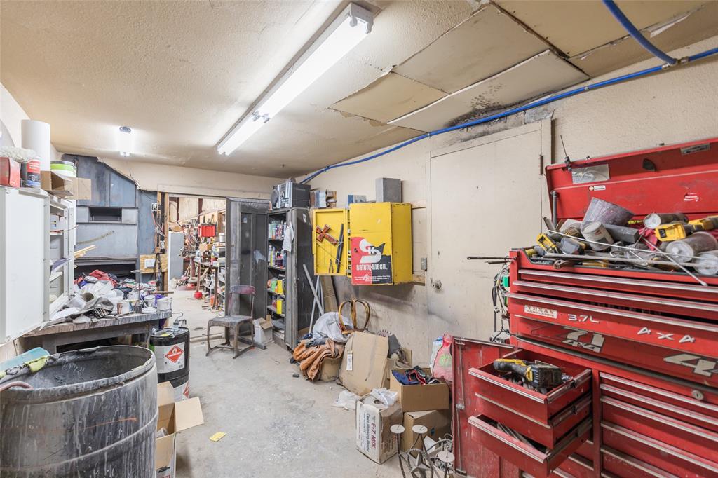 1007 S Avenue Property Photo 13