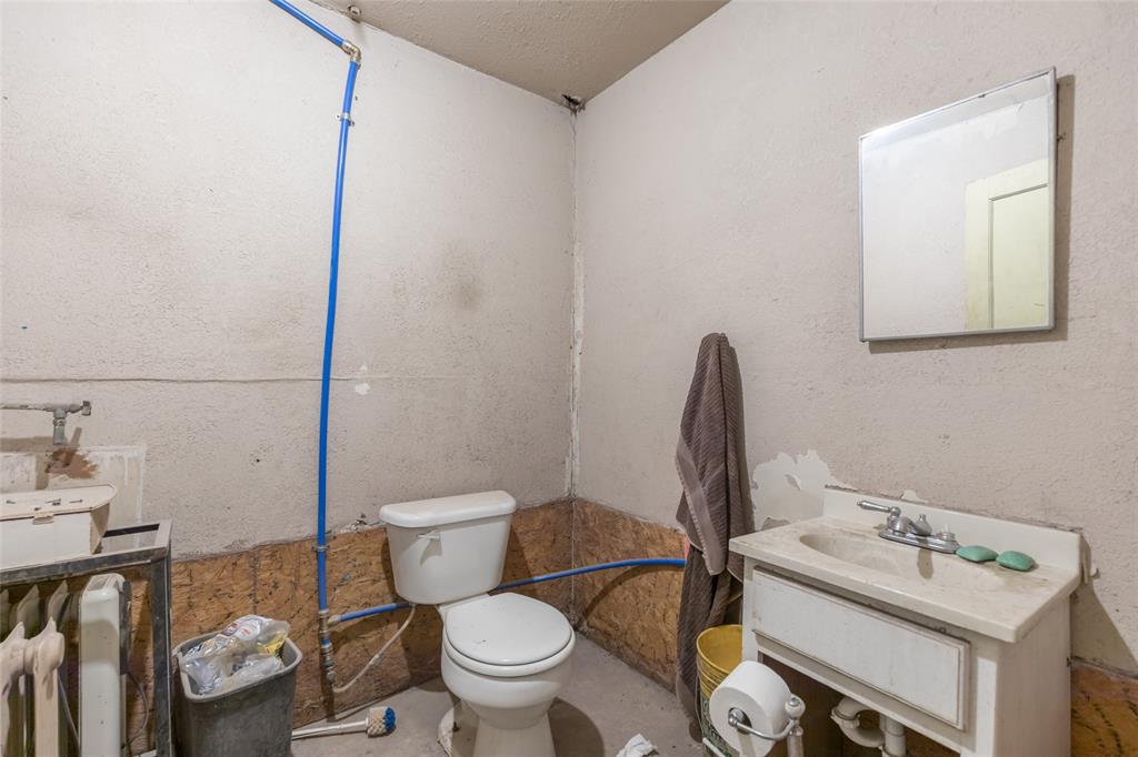 1007 S Avenue Property Photo 14