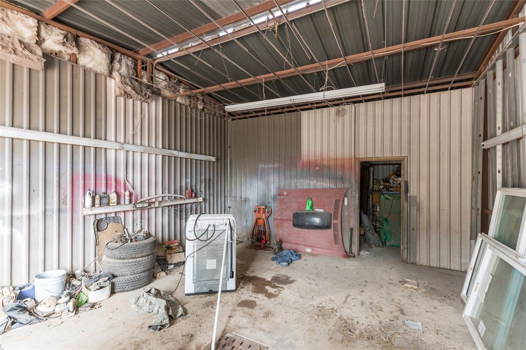 1007 S Avenue Property Photo 15