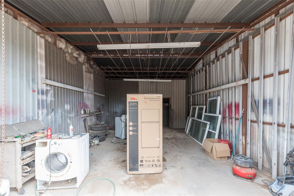 1007 S Avenue Property Photo 16