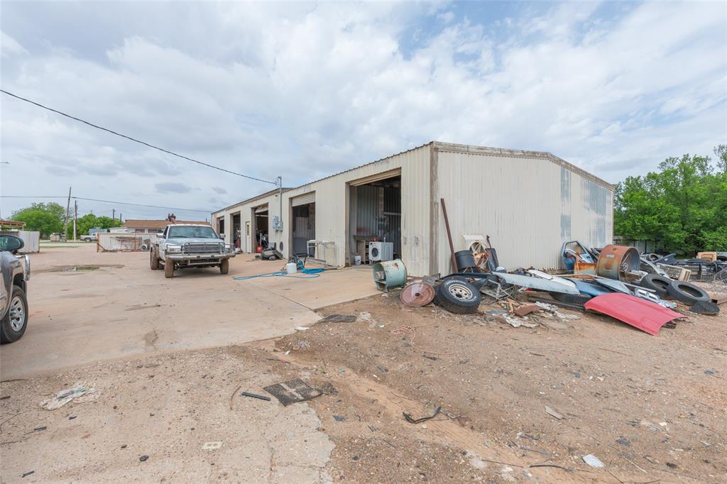 1007 S Avenue Property Photo 18