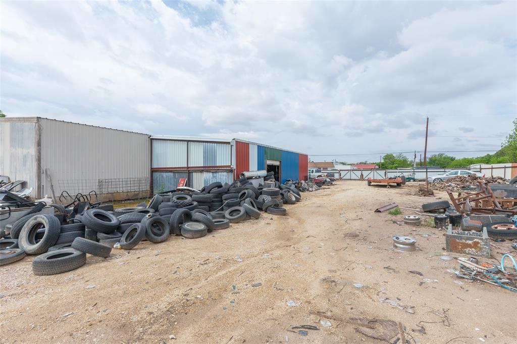 1007 S Avenue Property Photo 19