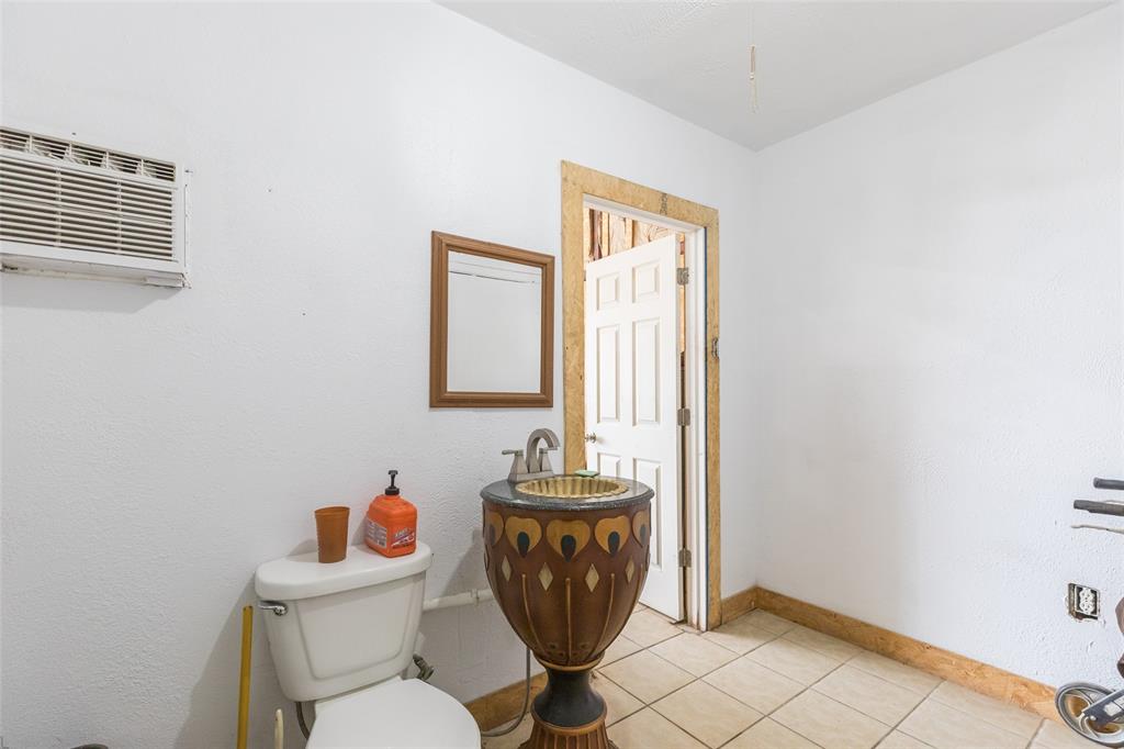1007 S Avenue Property Photo 26
