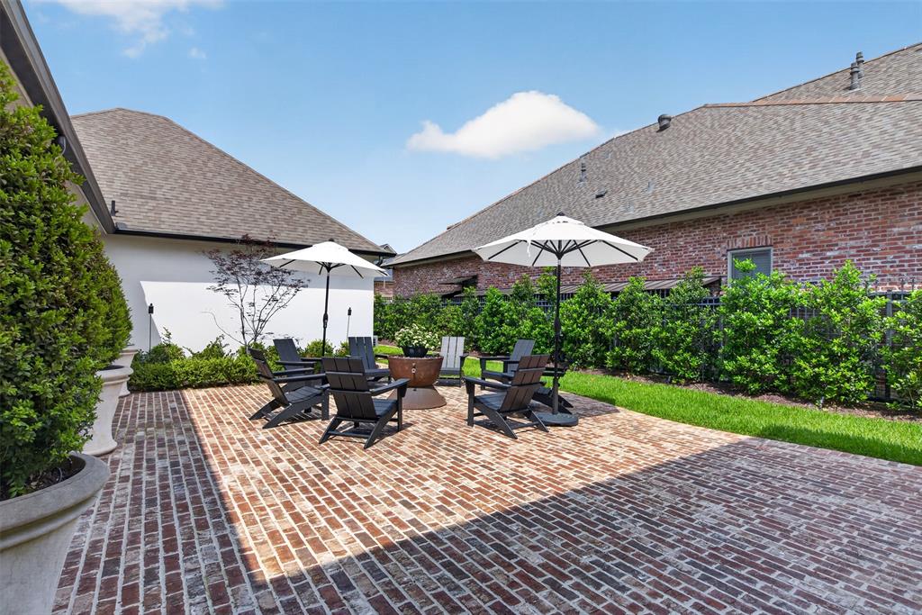 1042 Winterberry Lane Property Photo 30