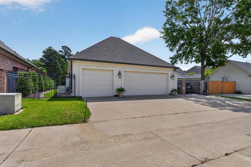 1042 Winterberry Lane Property Photo 32