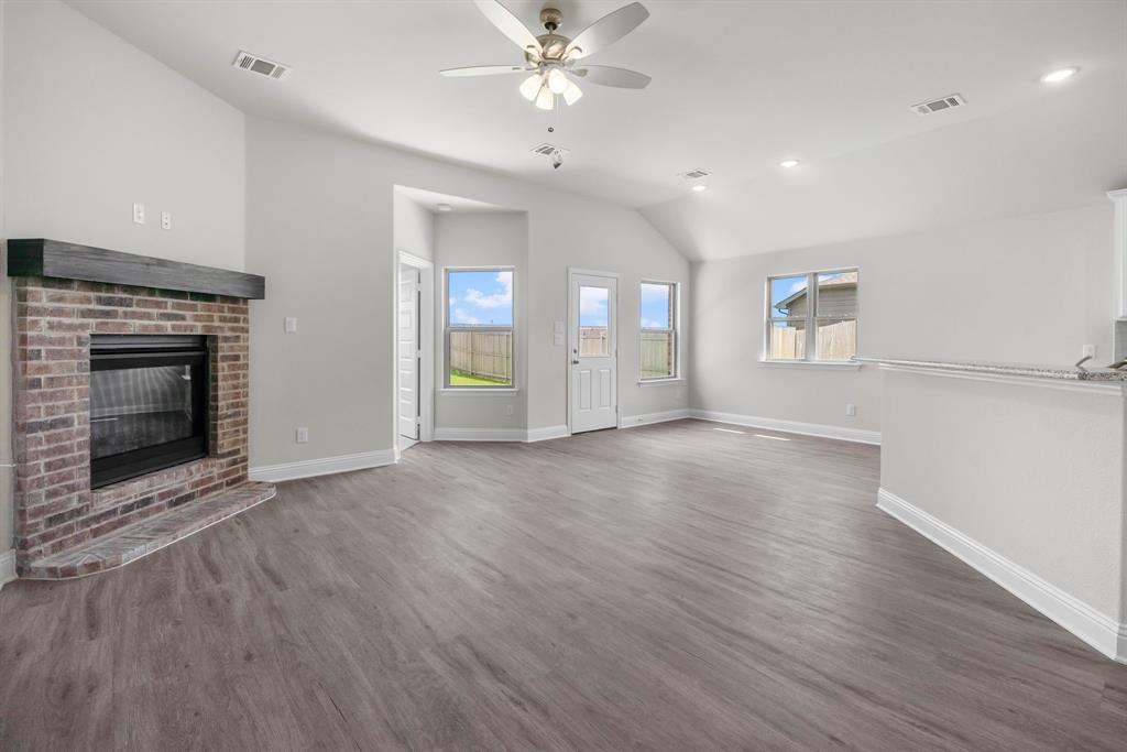 3813 Arrowchop Drive Property Photo 4