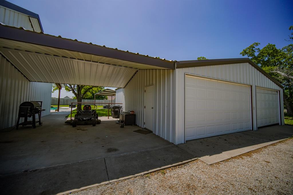 1201 Synterra Estates Loop Property Photo 4