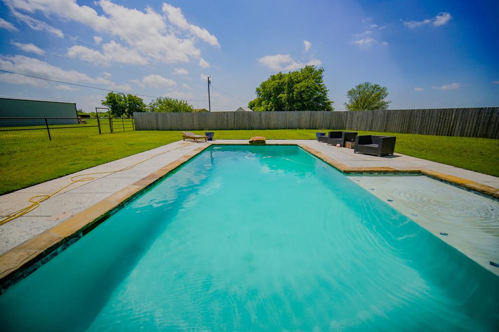 1201 Synterra Estates Loop Property Photo 5
