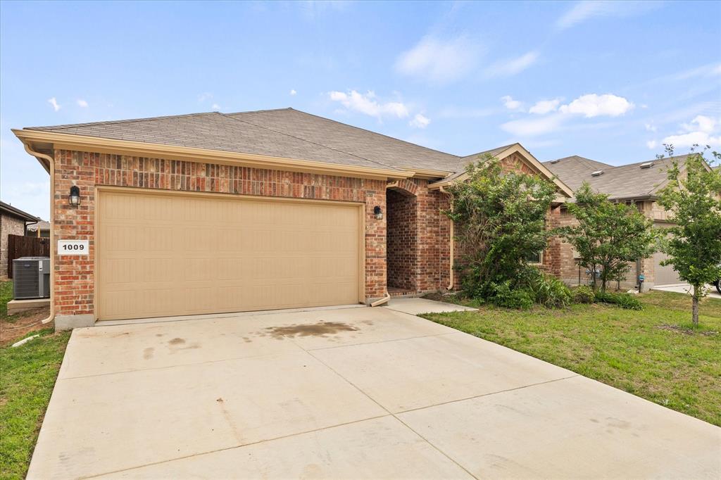 1009 Croxley Way Property Photo 1
