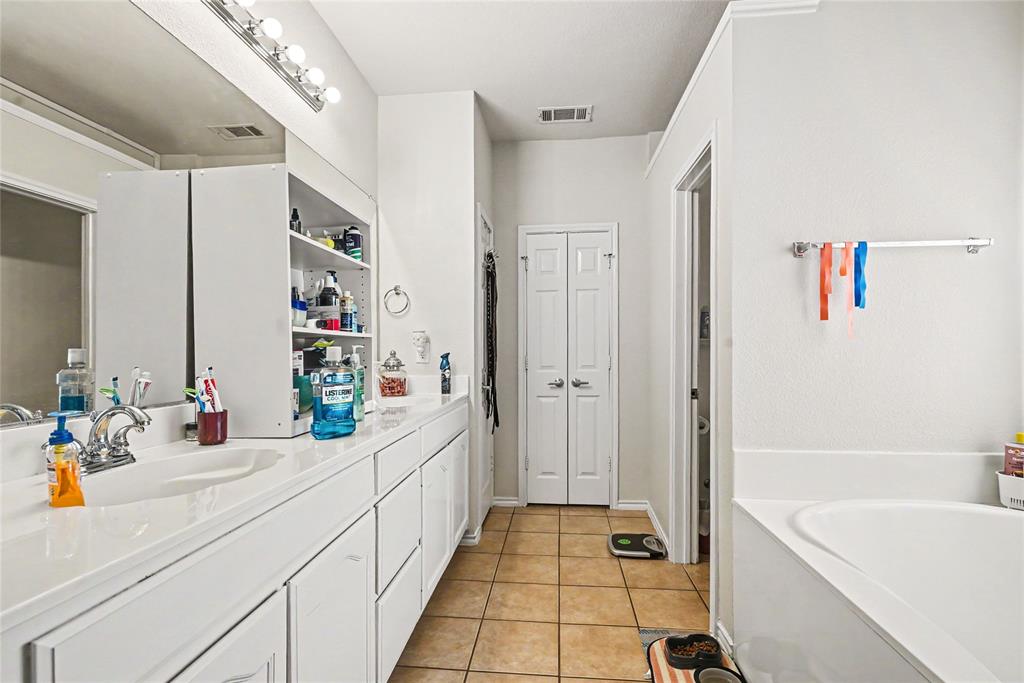 6369 Redeagle Creek Drive Property Photo 7