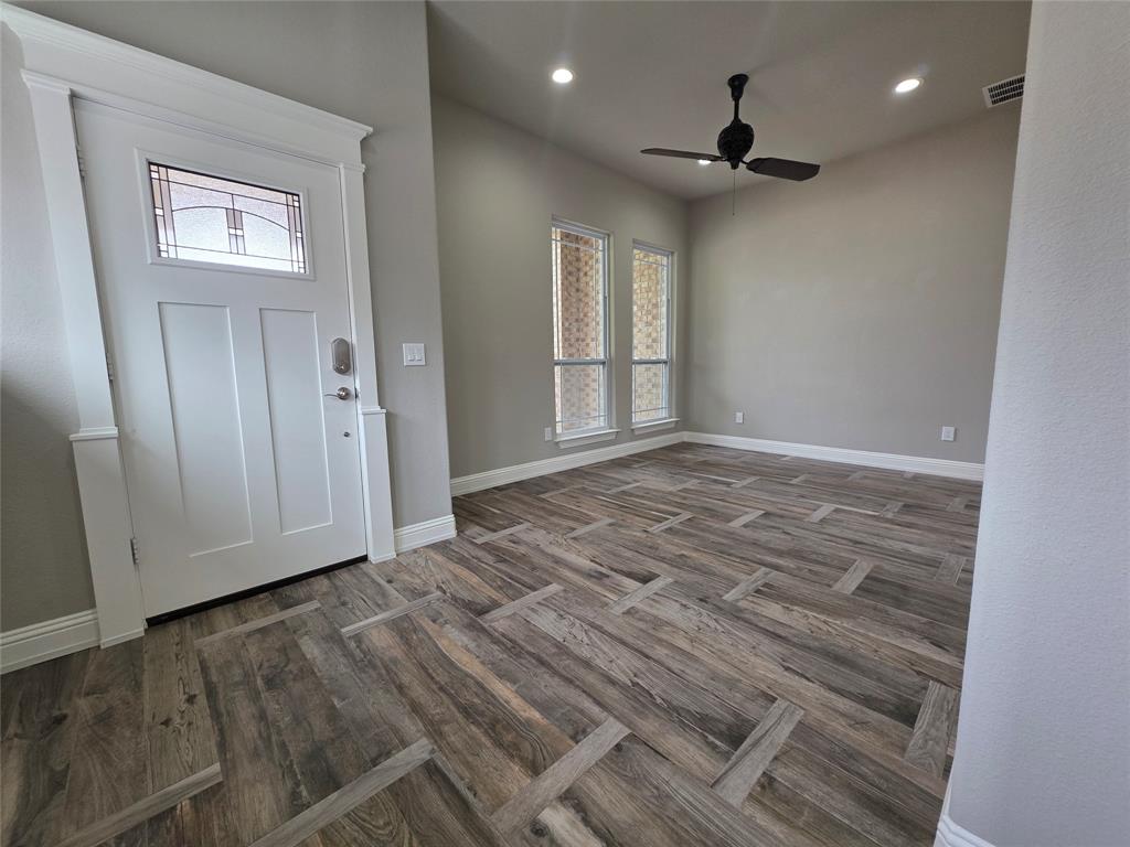921 Mill Pond Drive Property Photo 6