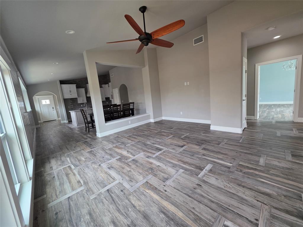 921 Mill Pond Drive Property Photo 11