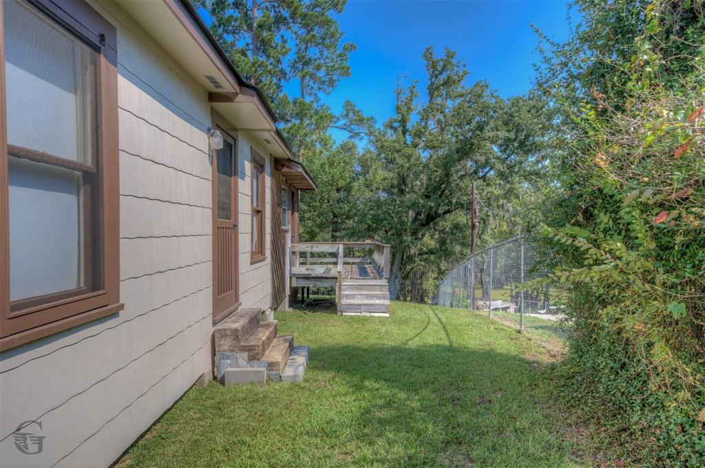 1366 United Gas Property Photo 4