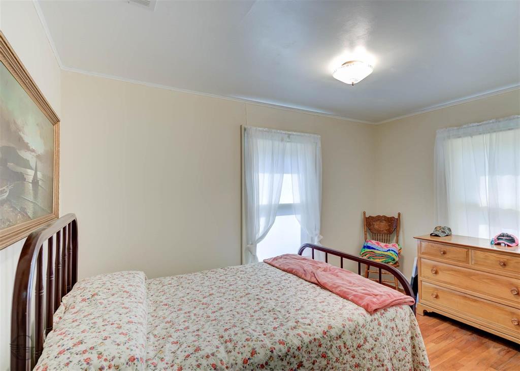 1366 United Gas Property Photo 6