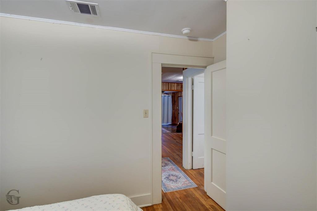 1366 United Gas Property Photo 7