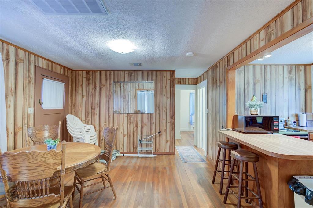 1366 United Gas Property Photo 11