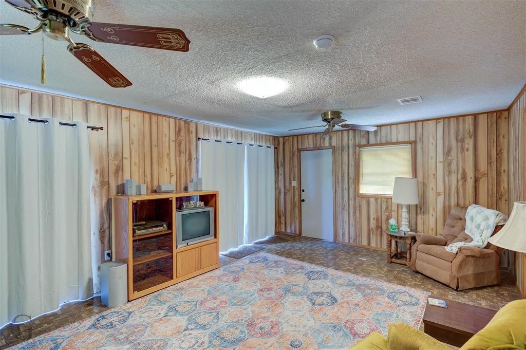1366 United Gas Property Photo 13