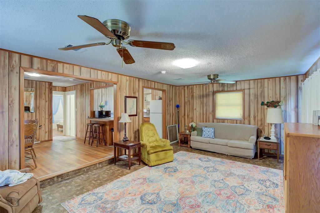 1366 United Gas Property Photo 14